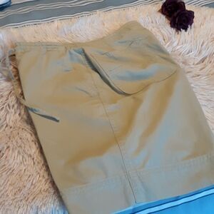 Liz Claiborne beige  Short Size 6P